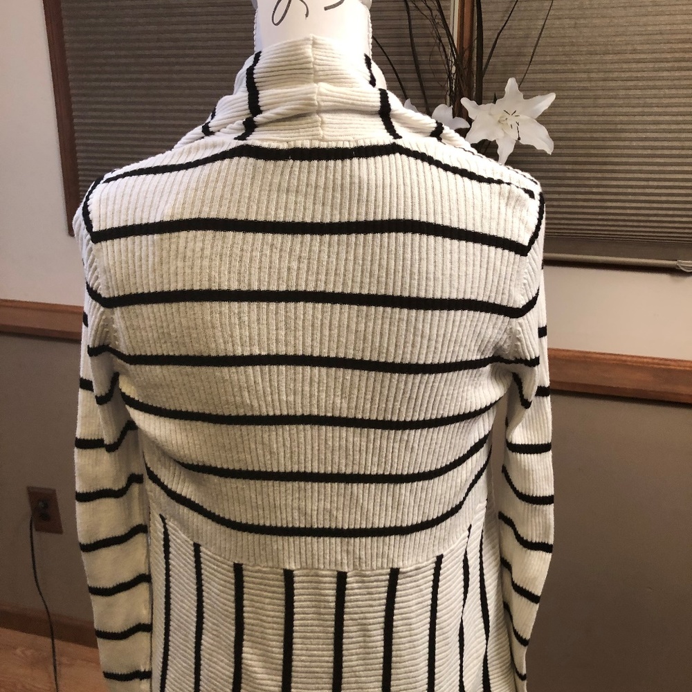 sweater - Picture 2 of 3
